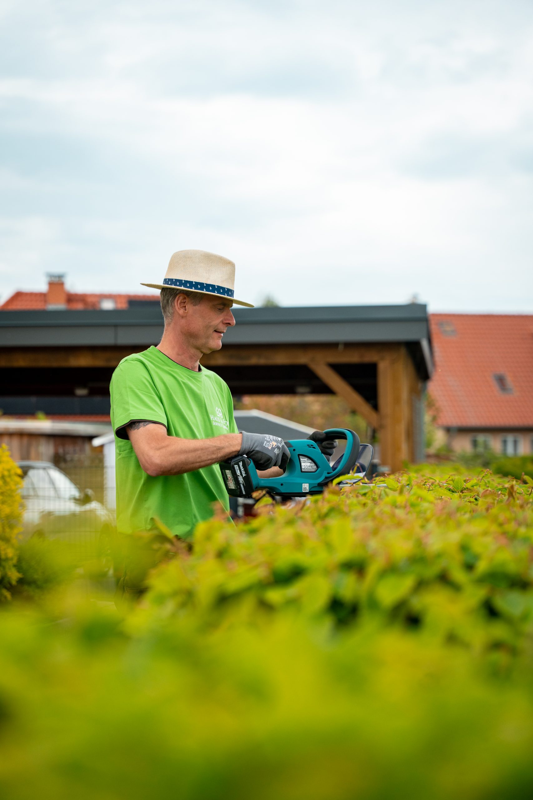 Daniel Wollwage bei der Arbeit – Haus & Hof Service Lubmin